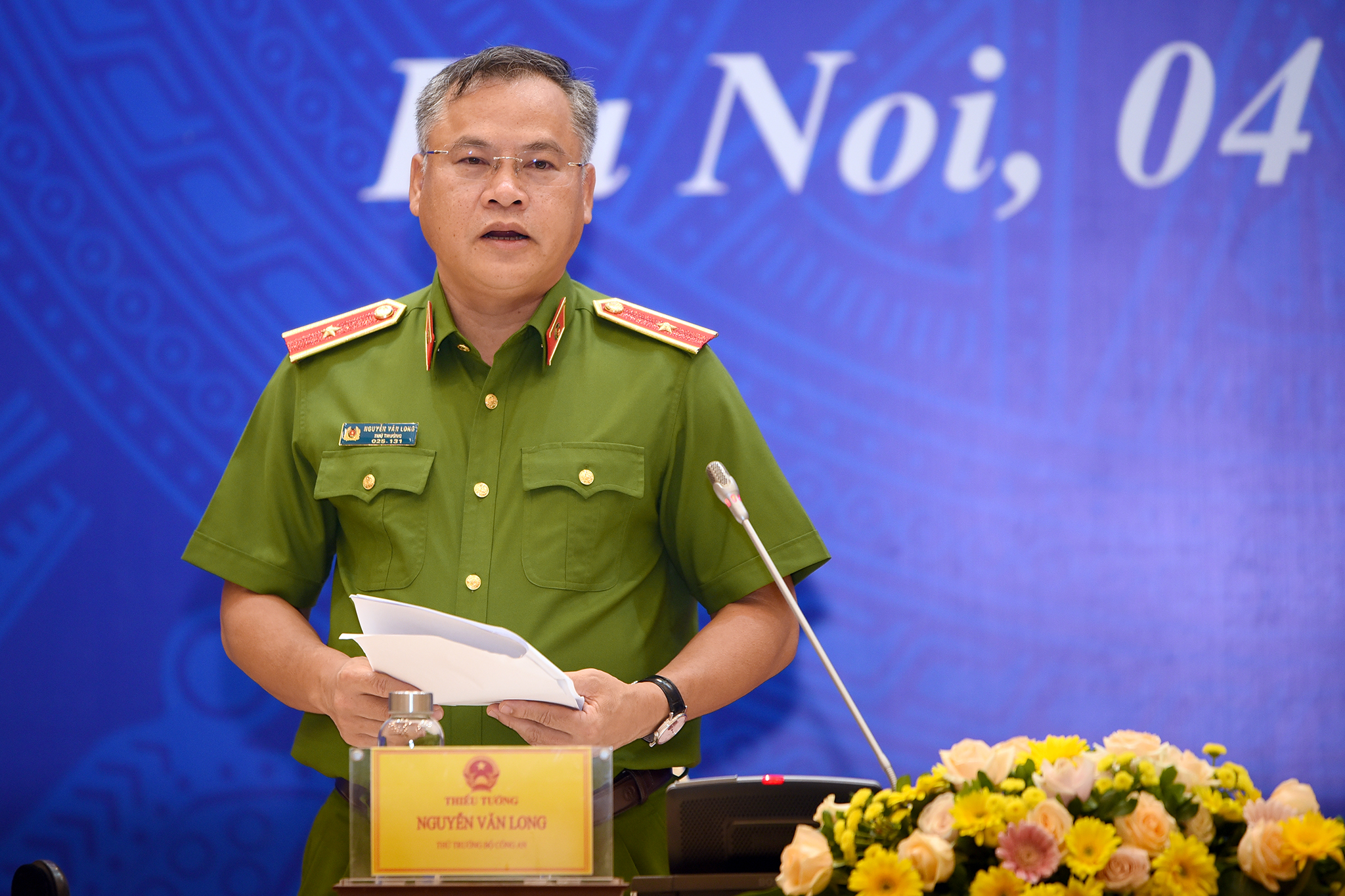 Thiếu tướng Nguyễn Văn Long, Thứ trưởng Bộ Công an trả lời báo chí tại buổi công bố. Ảnh: Tùng Đinh.