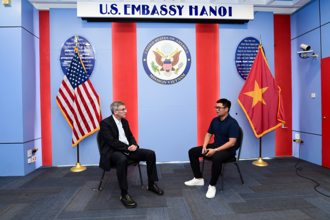 Jason Hafemeiser, Acting Deputy Under Secretary for Trade and Foreign Agricultural Affairs, in an interview with Vietnam Agriculture Newspaper. Photo: Duy Hoc.