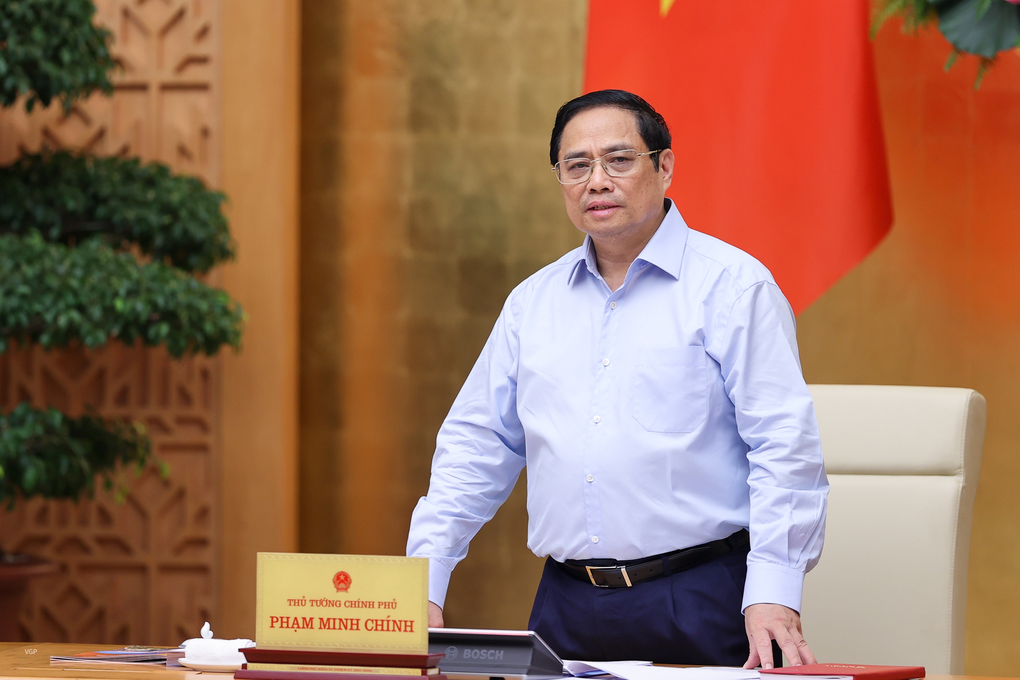 Thủ tướng Phạm Minh Chính nêu rõ tình hình kinh tế-xã hội còn một số khó khăn cần tiếp tục giải quyết. Ảnh: VGP.