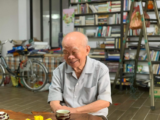 Nhà văn Nguyên Ngọc tại nhà riêng ở Hội An (Quảng Nam). Ảnh: Thái Hạo.