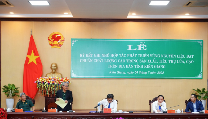 Ông Huỳnh Văn Thòn - Chủ tịch HĐQT Tập đoàn Lộc Trời - phát biểu trong buổi lễ ký kết Thỏa thuận hợp tác 3 bên.