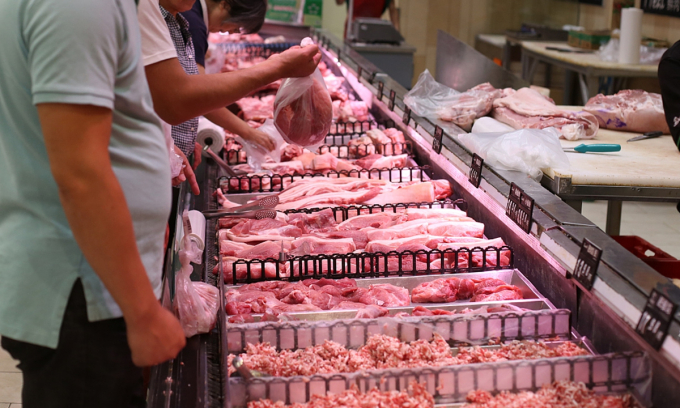 Chuyên gia Trung Quốc cho rằng, giá thịt lợn trong nước tăng mạnh những ngày gần đây một phần được thúc đẩy bởi yếu tố tâm lý. Ảnh: VCG