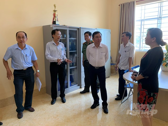 Kiểm tra công tác chuẩn bị cho kỳ thi Tốt nghiệp THPT năm 2022 tại tỉnh Bạc Liêu. Ảnh: Trọng Linh.