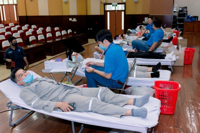 Hơn 10 năm qua các cơ sở đoàn trực thuộc PVFCCo đã hiến hơn 1000 đơn vị máu cứu người. Ảnh: Đức Trung.