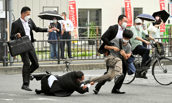 Nghi phạm tấn công đã bị bắt giữ ngay sau đó. Ảnh: NHK