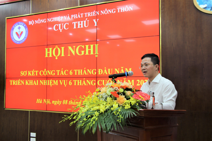 Quyền Cục trưởng Cục Thú y Nguyễn Văn Long báo cáo công tác 6 tháng đầu năm 2022. Ảnh: Phạm Hiếu.