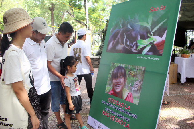 The exhibition has attracted many local visitors. Photo: Cong Dien.