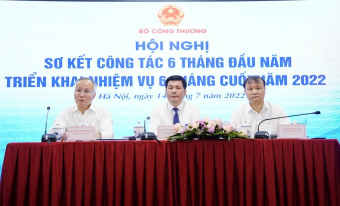 Bộ trưởng Nguyễn Hồng Diên chủ trì Hội nghị Sơ kết 6 tháng đầu năm của Bộ Công thương. 