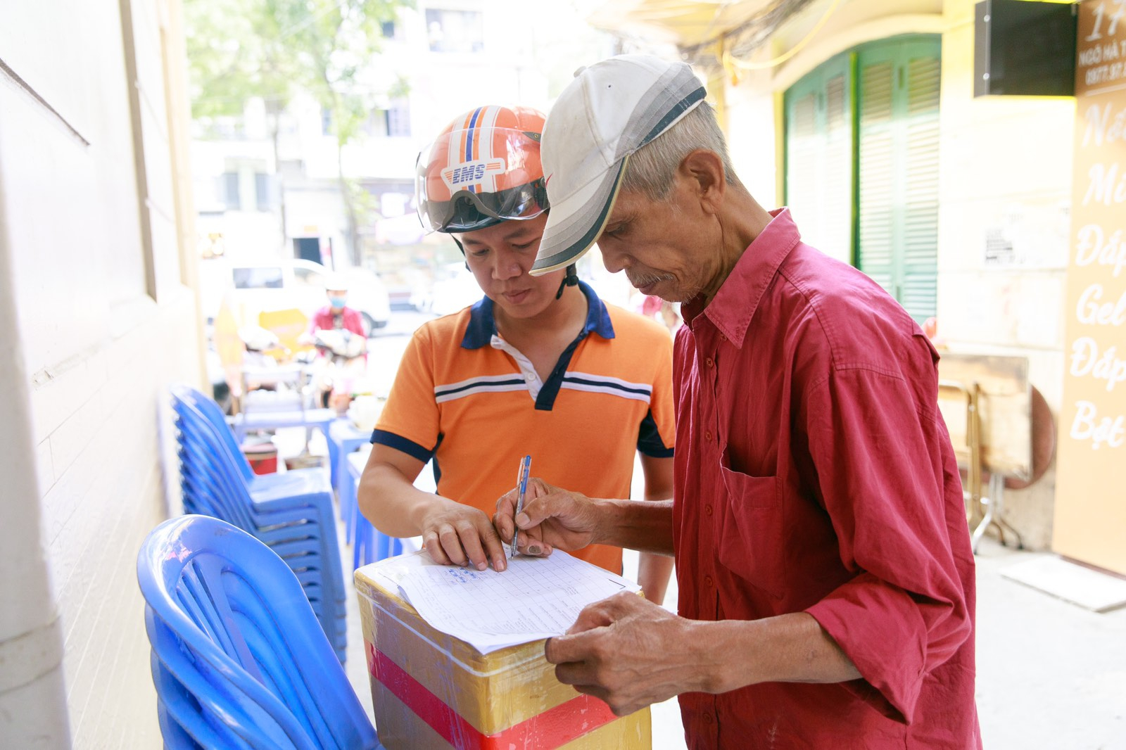 Bưu điện Việt Nam cảnh báo chiêu trò lừa đảo giả danh bưu tá.