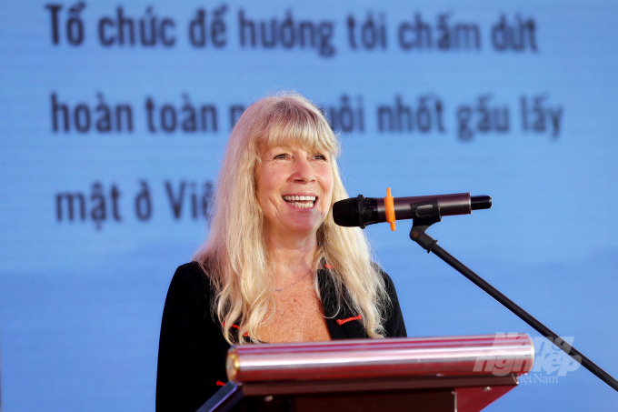 TS. Jill Robinson MBE, sáng lập viên kiêm Tổng giám đốc Tổ chức Động vật Châu Á  cho biết, Việt Nam là quốc gia đầu tiên cấm hoàn toàn nuôi nhốt gấu lấy mật. Ảnh: CĐ.