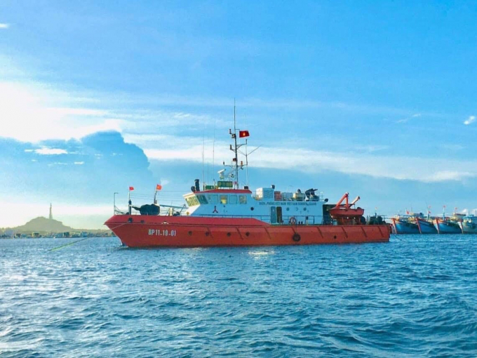 Tàu của Bộ đội Biên phòng được điều động tham gia tìm kiếm ngư dân Bình Thuận mất tích. Ảnh: KH.