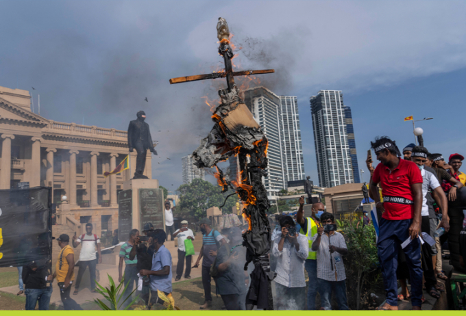 Protestors burn an effigy of acting President and Prime Minister Ranil Wickremesinghe as they demand his resignation in Colombo, Sri Lanka. Photo: Rafiq Maqbool