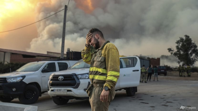 A firefighter cries near a wildfire in the Losacio area in north western Spain on Sunday July 17, 2022. Photo: Emilio Fraile/Europa Press via AP