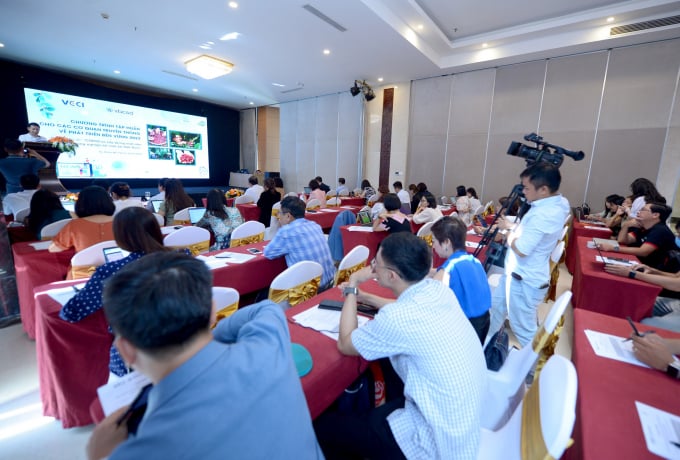 Many news reporters attended the 2022 Press Dialogue on 'COP 26 and Building a Regenerative Agriculture in Vietnam'.