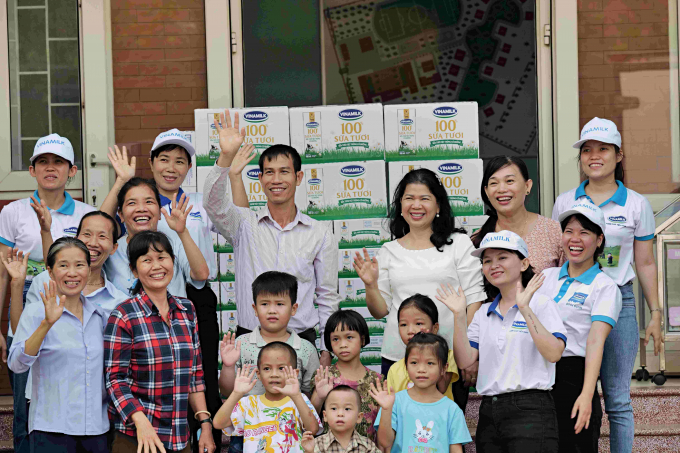 Hành trình của Quỹ sữa Vươn cao Việt Nam năm 2022, năm thứ 15 của chương trình đã được bắt đầu với những chuyến đi thăm, trao sữa của Vinamilk và đại diện của Quỹ Bảo trợ trẻ em Việt Nam.