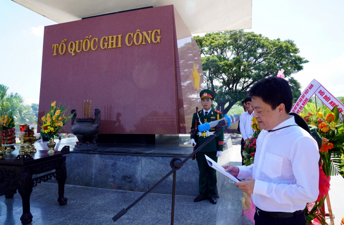 Đồng chí Hoàng Văn Quang đọc diễn văn tri ân các anh linh liệt sỹ, bày tỏ tấm lòng biết ơn của các thế hệ NLĐ PV GAS.