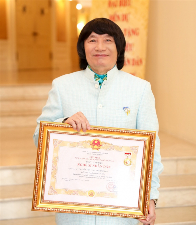 Nghệ sĩ cải lương Minh Vương từng được đặc cách phong tặng Nghệ sĩ Nhân dân. 