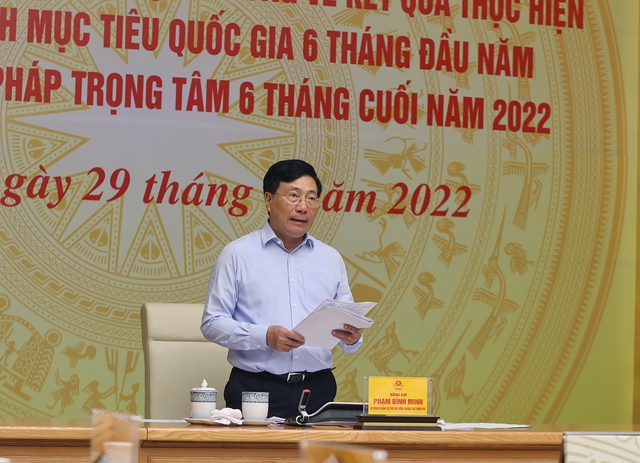 Phó Thủ tướng Thường trực Chính phủ Phạm Bình Minh yêu cầu đến ngày 15/8, các bộ, ngành phải hoàn tất việc ban hành các văn bản hướng dẫn còn lại để các địa phương có căn cứ triển khai giải ngân trên 34.000 tỷ đồng của 3 chương trình MTQG trong năm 2022. Ảnh: VGP/Hải Minh.