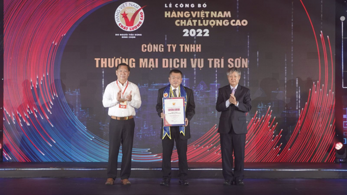 Tri Son's OCOP products are awarded the high-quality Vietnamese goods certificate of 2022. 