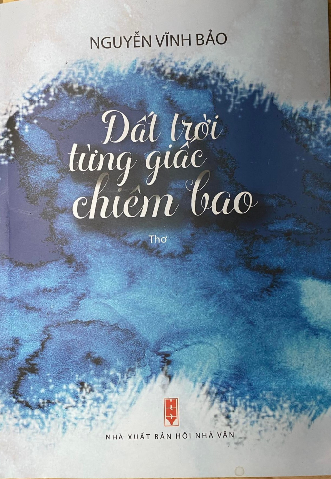 Tập thơ 'Đất trời từng giấc chiêm bao'.