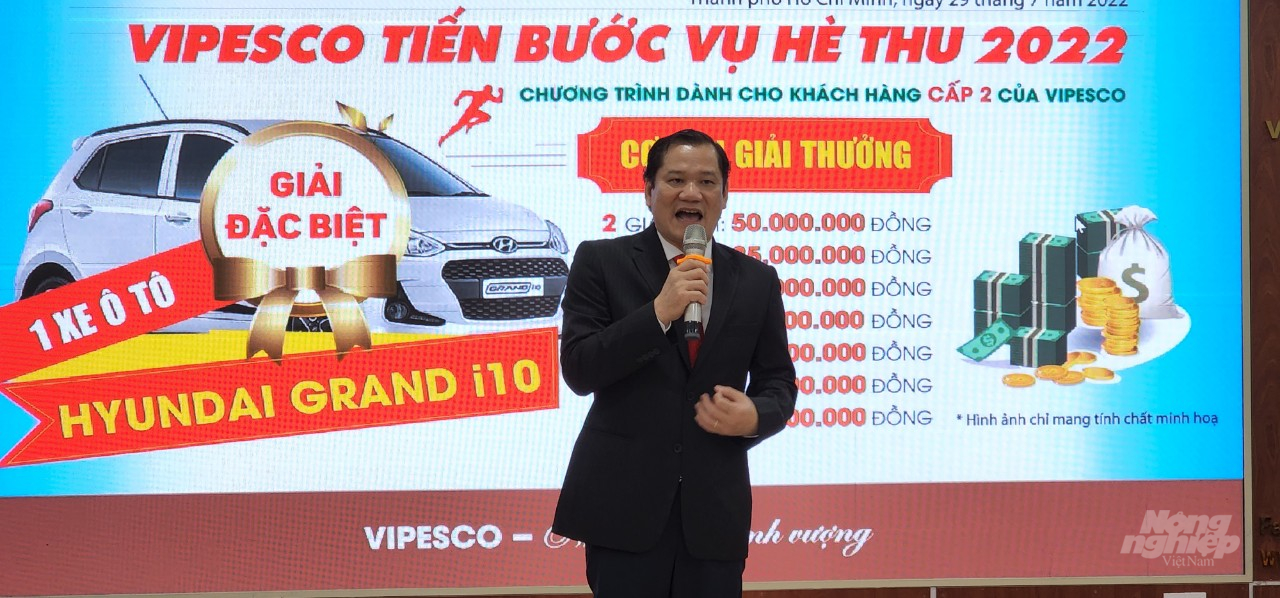 Ông Nguyễn Thân, Tổng Giám đốc Công ty Vipesco phát biểu tại chương trình quay số trực tuyến năm 2022. Ảnh: Minh Sáng.