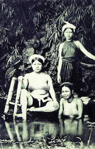 Hình ảnh những người phụ nữ Việt Nam vào đầu thế kỉ 19.