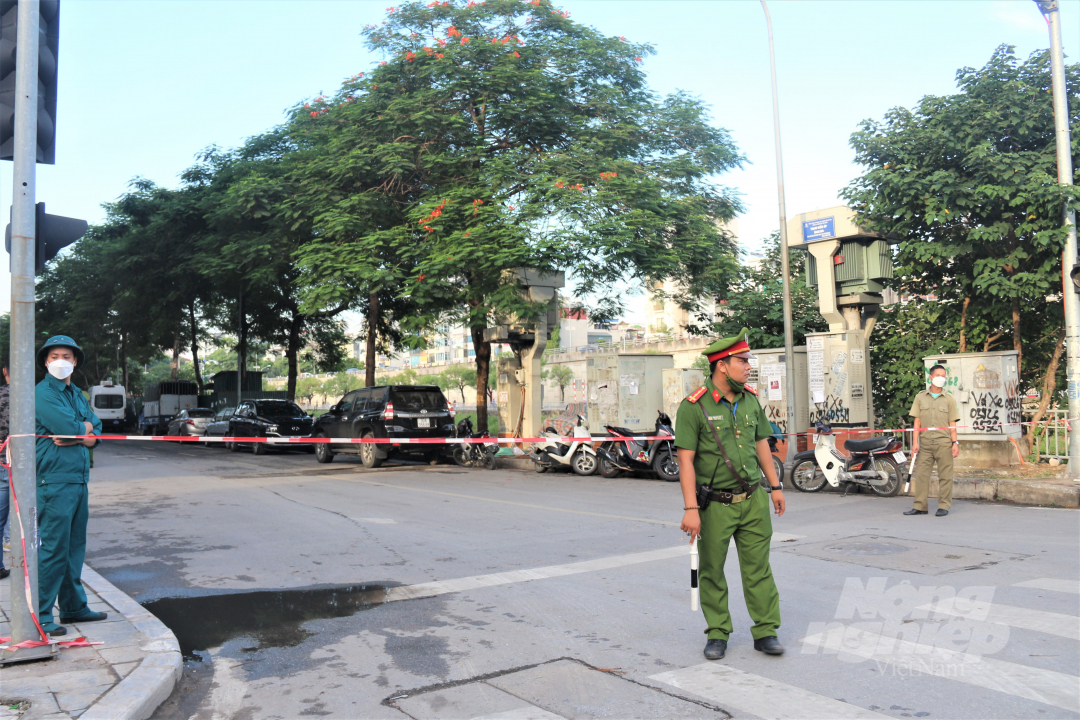 Sau khi nhận được tin báo cháy, Trung tâm Chỉ huy Công an Thành phố Hà Nội đã điều động Đội cảnh sát Phòng cháy chữa cháy và Cứu nạn Cứu hộ, Công an quận Cầu Giấy, Đội cảnh sát Phòng cháy chữa cháy và Cứu nạn Cứu hộ Công an quận Đống Đa đến hiện trường, tổ chức ứng cứu.