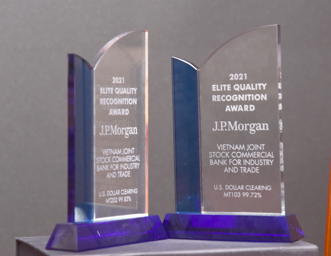VietinBank đón nhận 2 giải thưởng do JPMorgan trao tặng.
