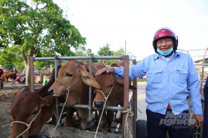 Chủ tịch UBND xã Khánh Vĩnh Yên, ông Nguyễn Văn Hùng chia sẻ, chợ Nhe tồn tại trên dưới 100 năm, song mốc thời gian cụ thể thì không ai biết. Giai đoạn hoàng kim nhất, mỗi phiên lái buôn và người dân đưa đến 400 – 500 con trâu, bò đến chợ để giao dịch. Tuy nhiên, mấy năm gần đây, do ảnh hưởng của dịch Covid-19 nên chợ không họp thường xuyên, lượng người mua, bán trâu, bò cũng giảm hẳn.