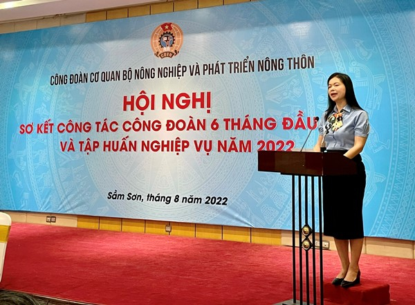 Bà Vũ Thị Phương Lan, Chủ tịch Công đoàn Bộ NN-PTNT cho biết, trong 6 tháng đầu năm 2022, đoàn viên công đoàn khối cơ quan Bộ đã không ngừng nỗ lực, cố gắng, khắc phục mọi khó khăn, thực hiện tốt những nhiệm vụ được giao. Ảnh: CĐB.