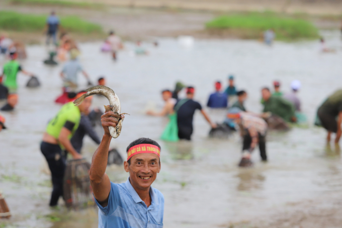 Ông Phương, ở xã Thạch Hưng cho biết, năm nay ông đã ngoài 60 tuổi. Mấy hôm nay, nghe tin lễ hội được khôi phục lại ông hồi hộp đến mất ăn, mất ngủ, chờ ngày được vác nơm xuống đồng.