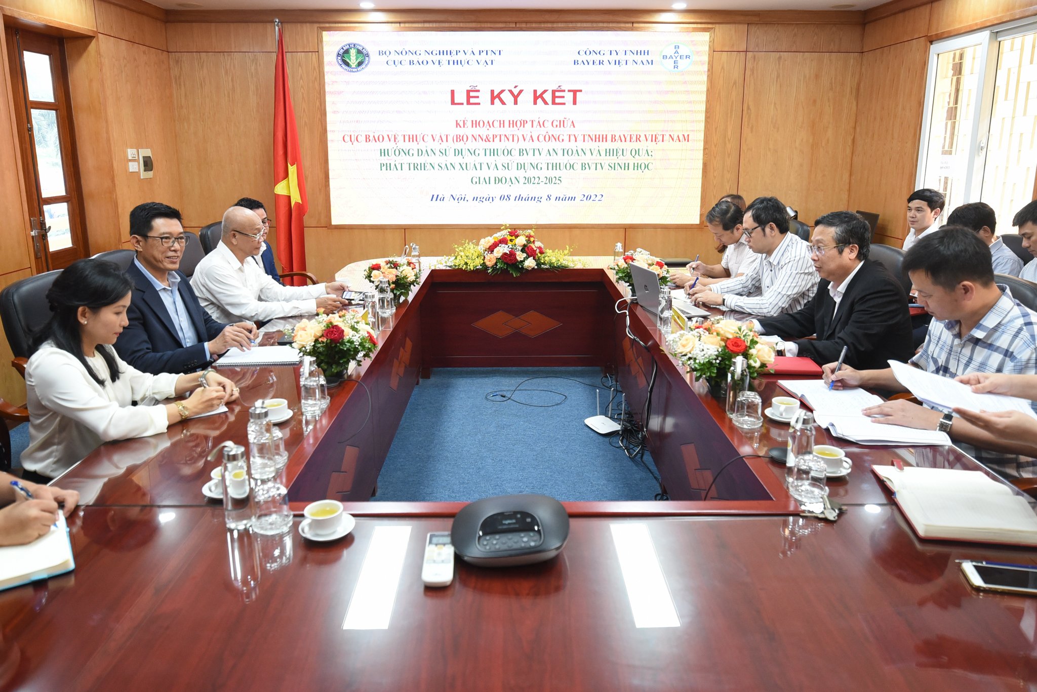 Cục BVTV và Công ty TNHH Bayer Việt Nam ký kế hoạch hợp tác hướng dẫn sử dụng thuốc BVTV an toàn, hiệu quả và đẩy mạnh sản xuất, sử dụng thuốc BVTV sinh học. Ảnh: Tùng Đinh.