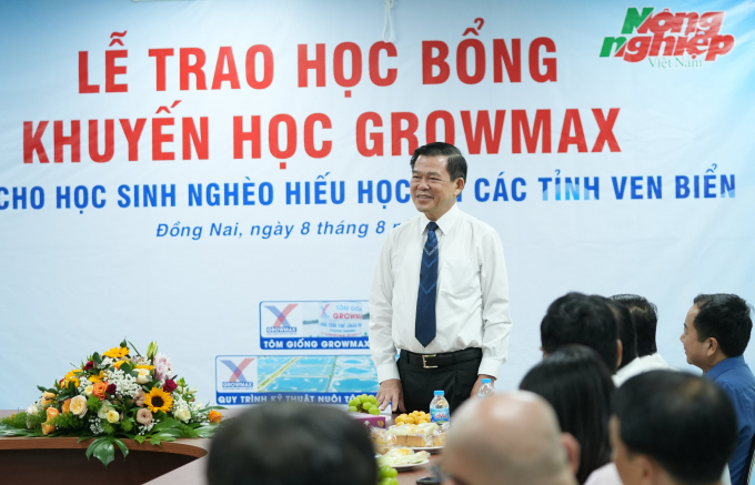 Mr. Nguyen Hong Linh, Secretary of the Dong Nai Provincial Party Committee, expressed his appreciation for the good deeds of GrowMax Aquatic Food Co., Ltd. Photo: Hong Thuy.
