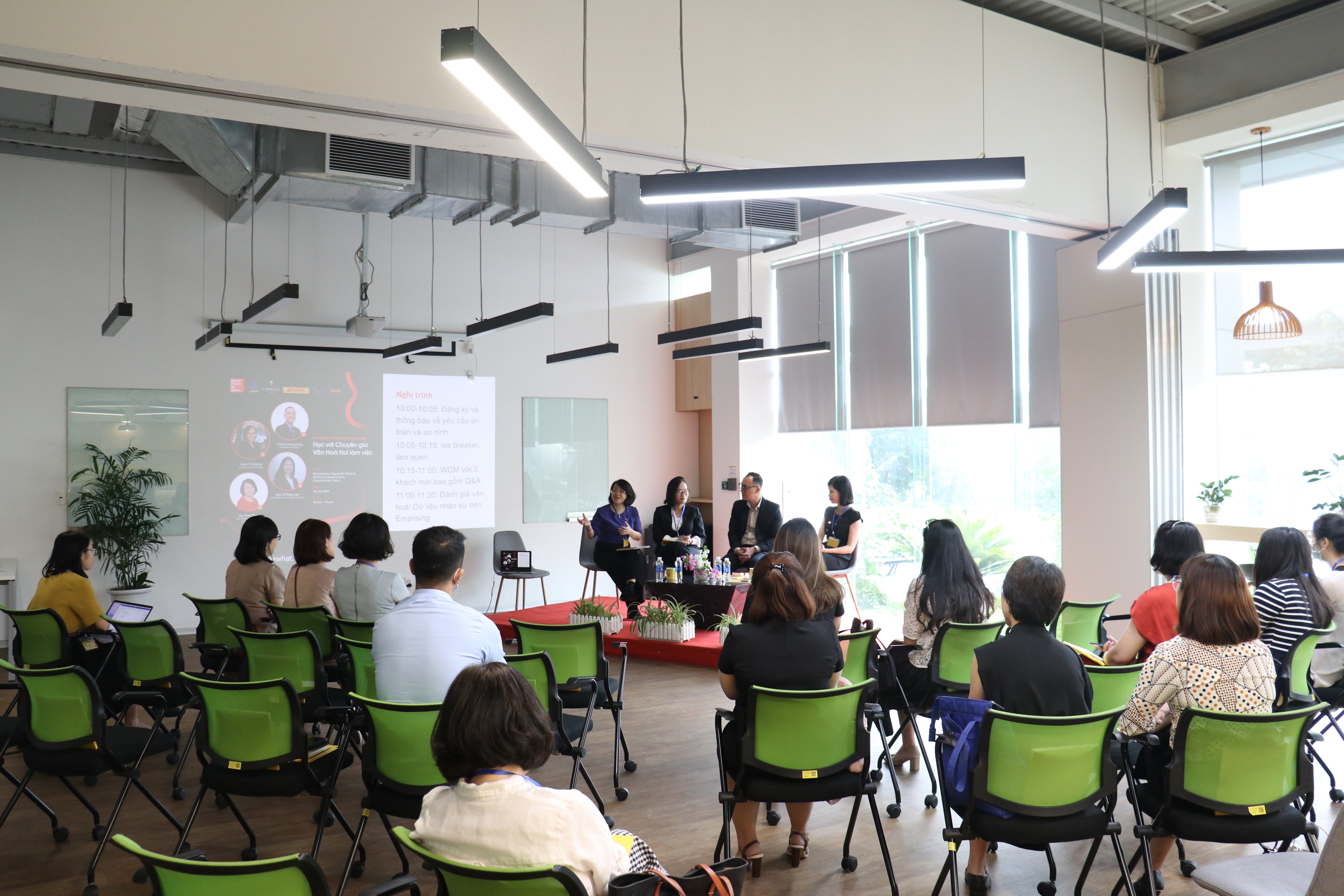 Hội thảo 'Học với Chuyên gia văn hoá nơi làm việc' dành cho hội viên của Hiệp hội Nhân sự (HRA) tại Trung tâm khai thác phía Đông Hà Nội của DHL Express Việt Nam.