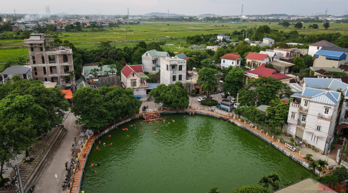 Các ao, hồ trong xã sau cải tạo trở thành nơi xanh và đẹp. Ảnh: Tư liệu.  