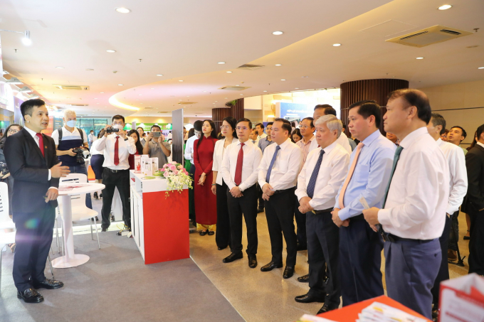 Các SPDV của Agribank đang đóng góp quan trọng vào thúc đẩy quá trình sản xuất, chế biến, tiêu thụ các mặt hàng mang thương hiệu Việt thay thế hàng nhập khẩu, nhất là hoàn thiện, nâng hạng, tiến tới chuẩn hóa theo tiêu chuẩn quốc tế.