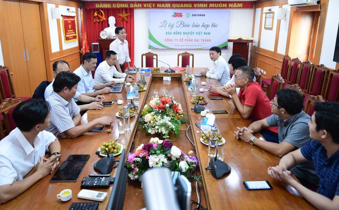 The signing ceremony saw the attendance of experienced experts and scientists in the field of solutions for reducing greenhouse gas emissions in agricultural production. Photo: Tung Dinh.