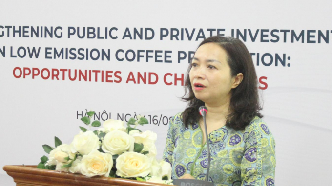 Ms. Tran Thi Quynh Chi, Program Director of Landscape Asia (IDH) delivering a speech at the workshop. Photo: Trung Quan.