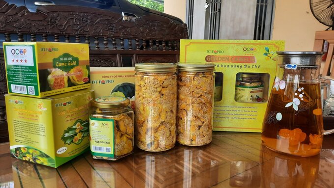 Ba Che yellow flower tea products are currently popular with consumers. Photo: Nguyen Thanh.