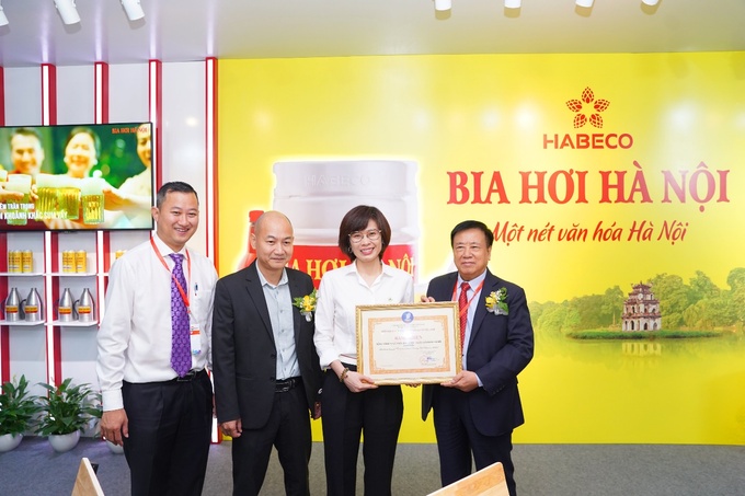 HABECO nhận bằng khen từ Hiệp hội Bia – Rượu – Nước giải khát Hà Nội.