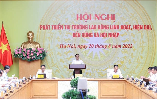 Thủ tướng Phạm Minh Chính chủ trì Hội nghị 'Phát triển thị trường lao động linh hoạt, hiện đại, bền vững và hội nhập' ngày 20/8. Ảnh: VGP/Nhật Bắc.