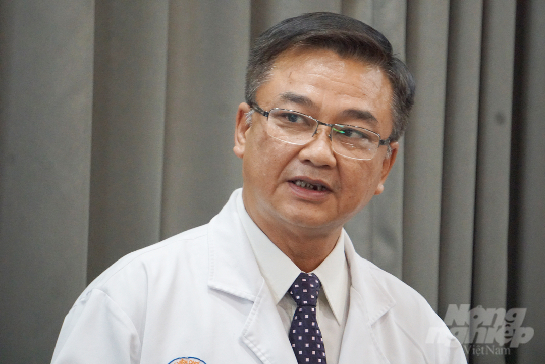 TS.BS Lê Quốc Hùng, Trưởng khoa Bệnh Nhiệt đới Bệnh viện Chợ Rẫy. Ảnh: Nguyễn Thủy.