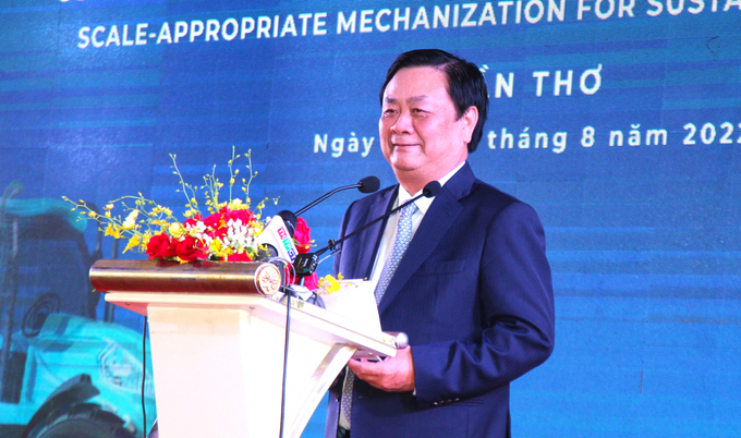 Minister of Agriculture and Rural Development Le Minh Hoan emphasized that mechanization in agriculture must represent a vivid image and admirable story of the 'barefoot engineers'. Photo: Kim Anh.