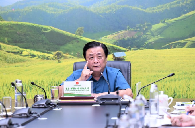 Bộ trưởng Lê Minh Hoan cho rằng, để đảm bảo nguồn cung thực phẩm cho giai đoạn cuối năm, ngành nông nghiệp cần có sự chuẩn bị kĩ càng từ sớm, từ xa. Ảnh: Phạm Hiếu.