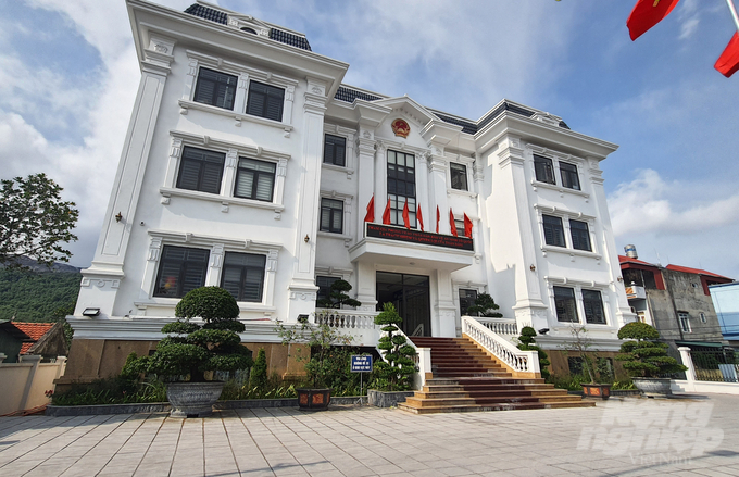Trụ sở của UBND phường Cẩm Sơn thuộc diện to đẹp, hoành tráng nhất Việt Nam.