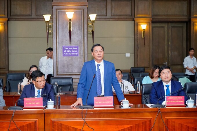 Mr. Nguyen Van Tung - Chairman of Hai Phong City People's Committee committed to always giving maximum support and being a solid fulcrum, a reliable companion, standing side by side with investors and businesses. Photo: Dam Thanh.