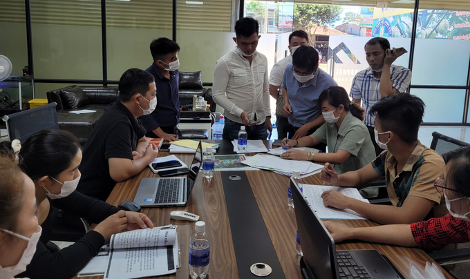 The Chinese side inspecting Krong Pac Fruit Cooperative. Photo: Quang Yen.