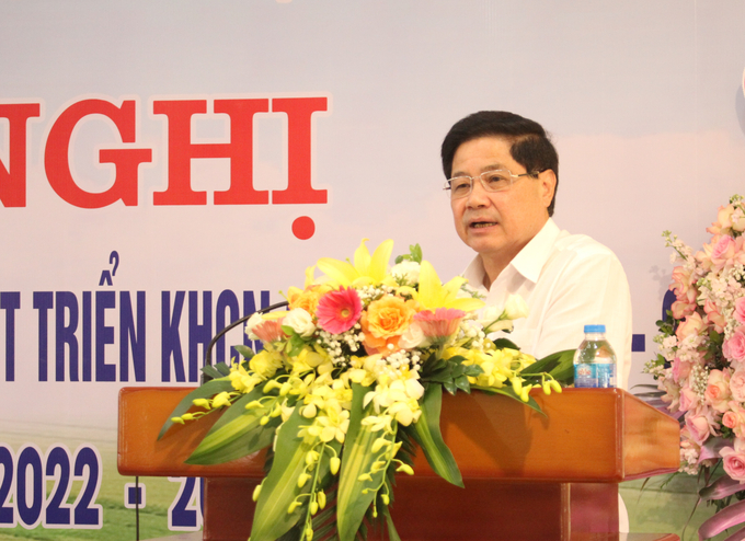 Deputy Minister of Agriculture and Rural Development Le Quoc Doanh highly commended the accomplishments achieved by the Field Crops Institute from 2016 to 2021. Photo: Trung Quan.