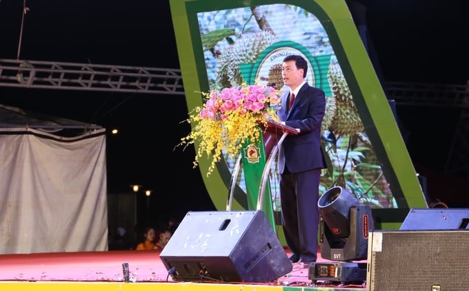 Ông Trần Hồng Tiến, Bí thư Huyện ủy Krông Pắc phát biểu khai mạc lễ hội. Ảnh: Quang Yên.