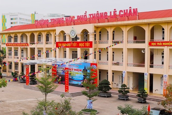 Trường THPT Lê Chân, nơi xảy ra sự việc.